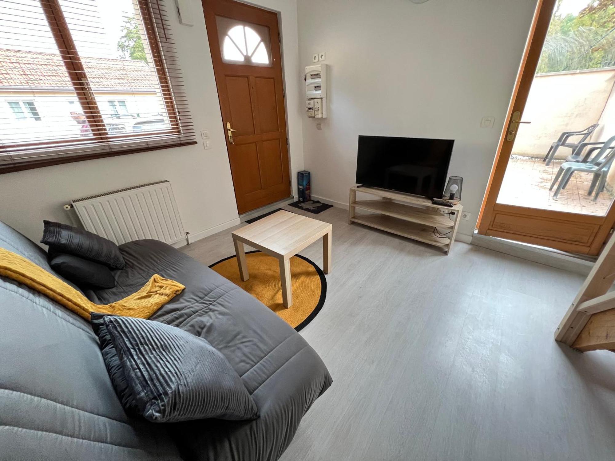 La Maisonnette Un Sejour A Part Longeville-les-Metz Luaran gambar